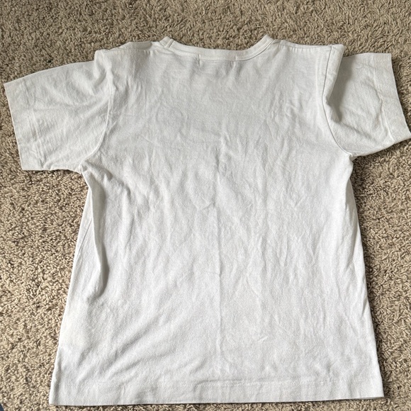 Comme des Garcons Kids White Tee with Green Heart Motif—— - Picture 5 of 8